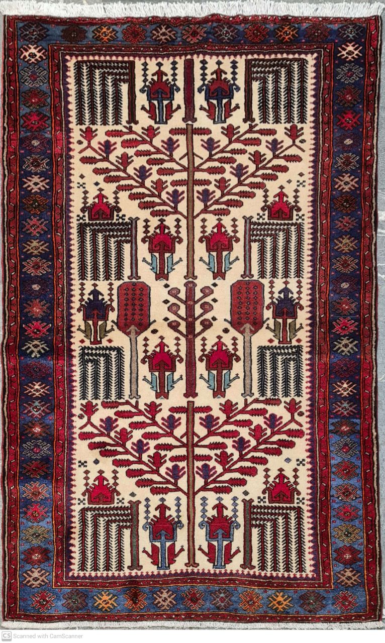 فرش دستباف درحدنو طارم زنجان طرح درختي سایز قاليچه۱٫۹۱×۱٫۲۸ رنگ زمینه كرم رنگ حاشیه آبي