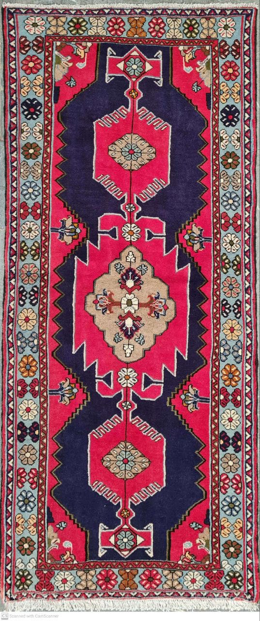 فرش دستباف درحدنو طارم زنجان طرح لچک و ترنج سایز خرك۲٫۰۳×۰٫۹۵ رنگ زمینه سرمه اي رنگ حاشیه آبي