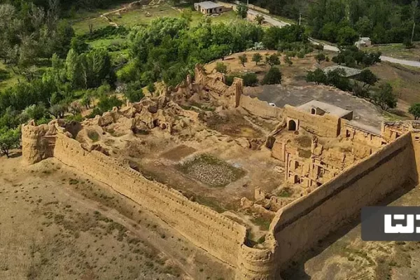 تویسرکان قلعه اشتران کوه